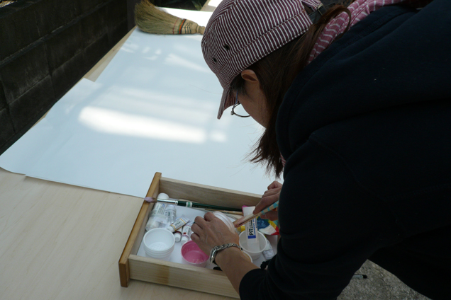玲子さん作業中