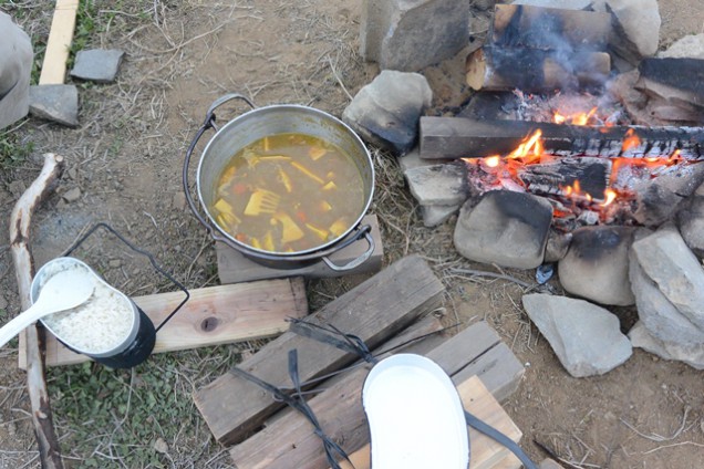 飯盒炊爨でカレーライス