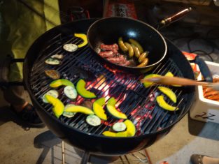 KAZ自慢の大型BBQコンロ