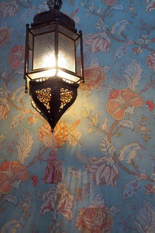 LIGHT2
